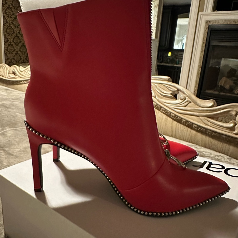 Boots - Picture 3 of 6